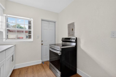 Immobilier commercial à vendre à Miami, Floride: 167.04 m2 № 2027616 - photo 12