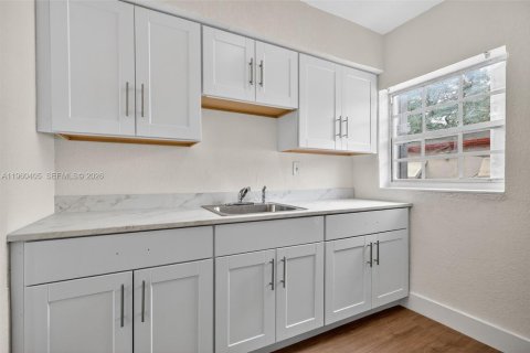 Immobilier commercial à vendre à Miami, Floride: 167.04 m2 № 2027616 - photo 10
