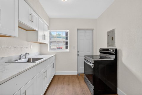 Immobilier commercial à vendre à Miami, Floride: 167.04 m2 № 2027616 - photo 9