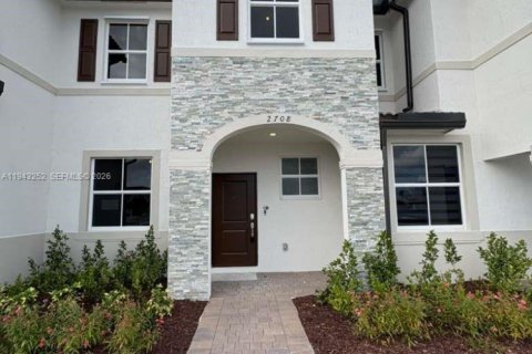 Casa en alquiler en Homestead, Florida, 4 dormitorios № 2059834 - foto 1