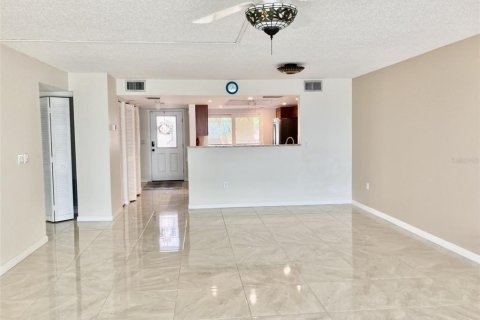 Condominio en alquiler en Bradenton, Florida, 2 dormitorios, 126.72 m2 № 2097366 - foto 7