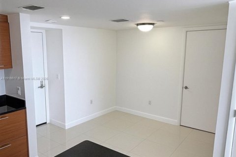 Купить кондоминиум в Майами, Флорида 1 спальня, 78.5м2, № 1972888 - фото 18