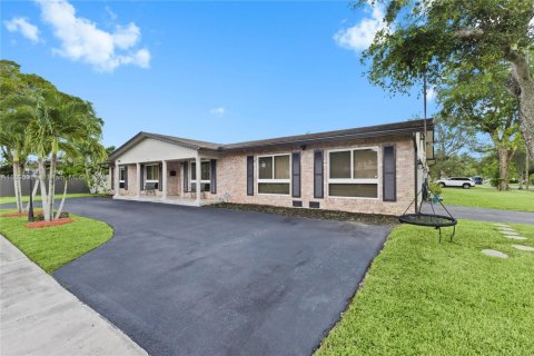 Villa ou maison à vendre à Plantation, Floride: 5 chambres, 246.84 m2 № 1949949 - photo 4