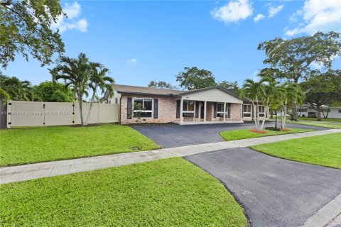Villa ou maison à vendre à Plantation, Floride: 5 chambres, 246.84 m2 № 1949949 - photo 5