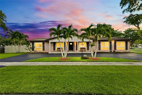 Villa ou maison à vendre à Plantation, Floride: 5 chambres, 246.84 m2 № 1949949 - photo 1