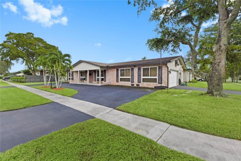 Villa ou maison à vendre à Plantation, Floride: 5 chambres, 246.84 m2 № 1949949 - photo 3