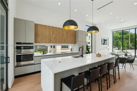 Casa en alquiler en Miami, Florida, 4 dormitorios № 1938177 - foto 10