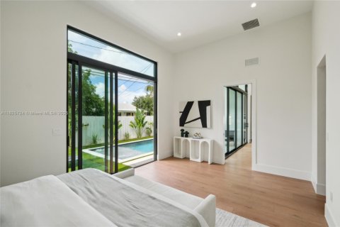 House in Miami, Florida 4 bedrooms № 1938177 - photo 21