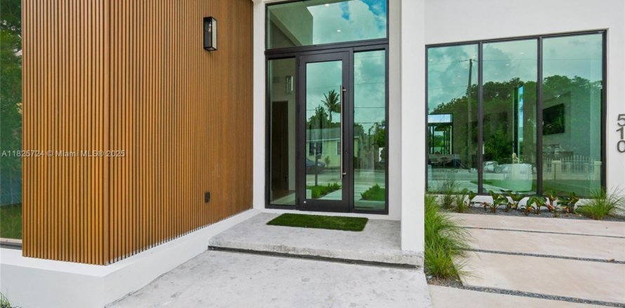 Casa en Miami, Florida 4 dormitorios № 1938177