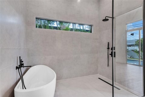 Casa en alquiler en Miami, Florida, 4 dormitorios № 1938177 - foto 25