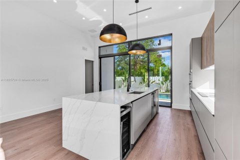 Casa en alquiler en Miami, Florida, 4 dormitorios № 1938177 - foto 17