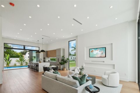 Casa en alquiler en Miami, Florida, 4 dormitorios № 1938177 - foto 18