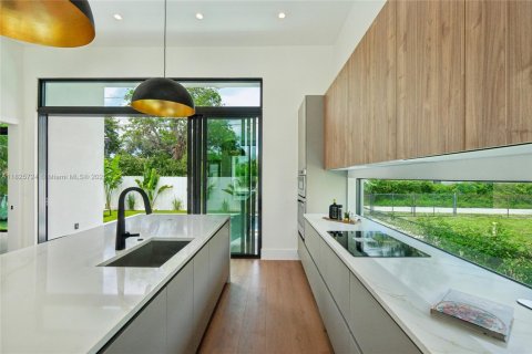 Casa en alquiler en Miami, Florida, 4 dormitorios № 1938177 - foto 16