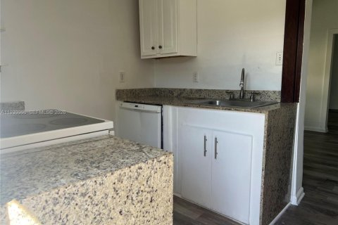 Propiedad comercial en venta en Miami, Florida, 283.44 m2 № 1996202 - foto 12