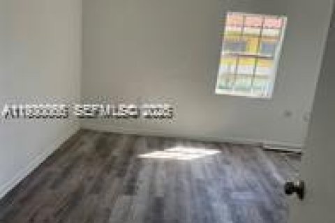 Propiedad comercial en venta en Miami, Florida, 283.44 m2 № 1996202 - foto 7