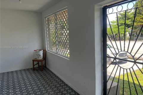 Propiedad comercial en venta en Miami, Florida, 283.44 m2 № 1996202 - foto 4