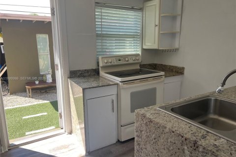 Propiedad comercial en venta en Miami, Florida, 283.44 m2 № 1996202 - foto 11