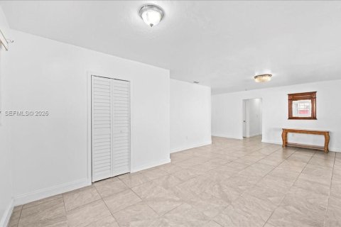 Купить виллу или дом в Майами-Гарденс, Флорида 3 спальни, 157м2, № 2000848 - фото 6