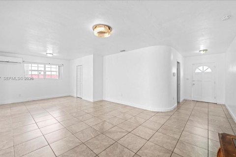 Купить виллу или дом в Майами-Гарденс, Флорида 3 спальни, 157м2, № 2000848 - фото 7