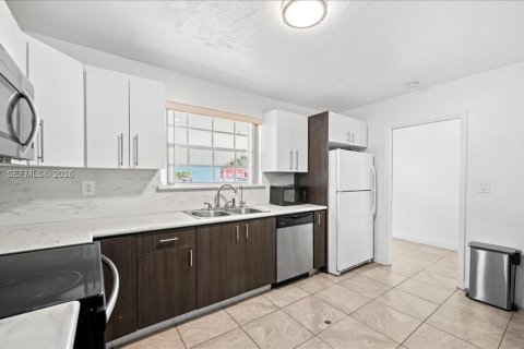 Купить виллу или дом в Майами-Гарденс, Флорида 3 спальни, 157м2, № 2000848 - фото 20