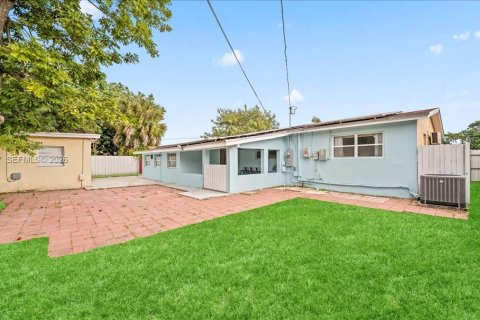 Купить виллу или дом в Майами-Гарденс, Флорида 3 спальни, 157м2, № 2000848 - фото 30