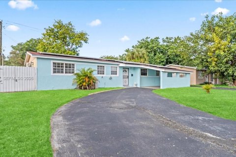 Купить виллу или дом в Майами-Гарденс, Флорида 3 спальни, 157м2, № 2000848 - фото 3