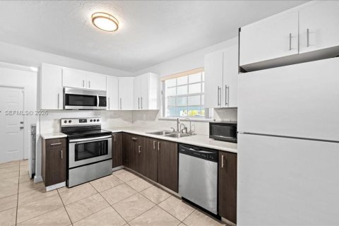 Купить виллу или дом в Майами-Гарденс, Флорида 3 спальни, 157м2, № 2000848 - фото 22