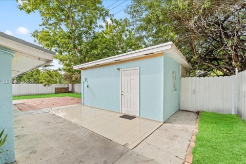 Купить виллу или дом в Майами-Гарденс, Флорида 3 спальни, 157м2, № 2000848 - фото 27