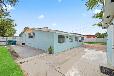 Купить виллу или дом в Майами-Гарденс, Флорида 3 спальни, 157м2, № 2000848 - фото 28