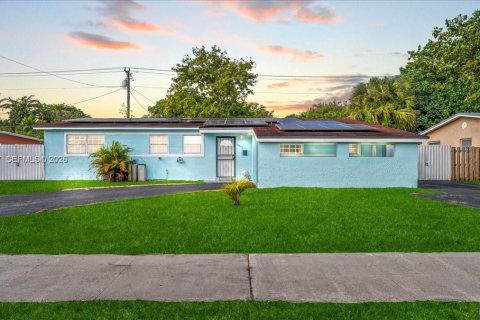 Casa en Miami Gardens, Florida 3 dormitorios, 157 m2 № 2000848