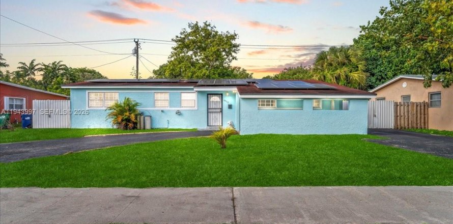 Дом в Майами-Гарденс, Флорида 3 спальни, 157м2 № 2000848