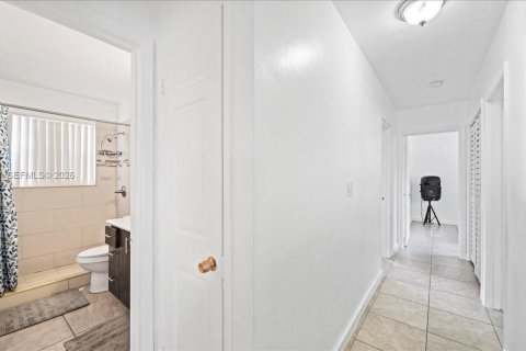 Купить виллу или дом в Майами-Гарденс, Флорида 3 спальни, 157м2, № 2000848 - фото 16