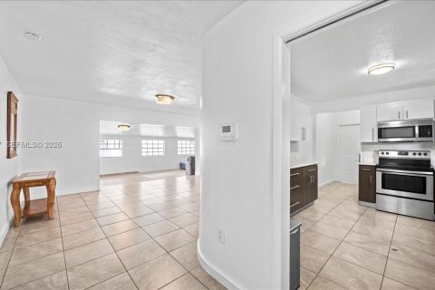 Купить виллу или дом в Майами-Гарденс, Флорида 3 спальни, 157м2, № 2000848 - фото 23