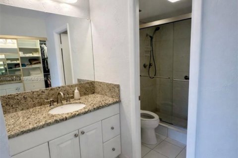 Condominio en venta en Hallandale Beach, Florida, 2 dormitorios, 105.44 m2 № 2003947 - foto 20