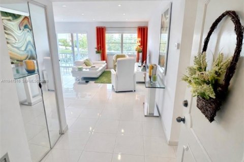 Condominio en venta en Hallandale Beach, Florida, 2 dormitorios, 105.44 m2 № 2003947 - foto 22