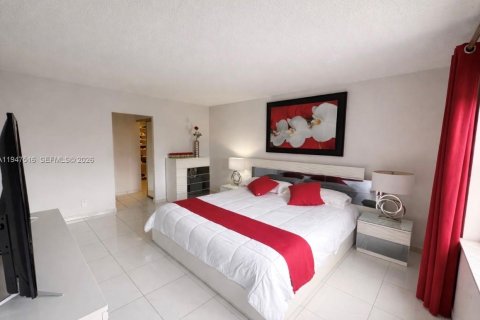 Condominio en venta en Hallandale Beach, Florida, 2 dormitorios, 105.44 m2 № 2003947 - foto 19