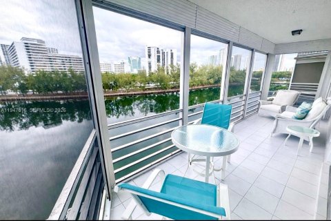 Condominio en venta en Hallandale Beach, Florida, 2 dormitorios, 105.44 m2 № 2003947 - foto 7