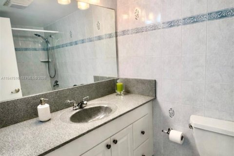 Condominio en venta en Hallandale Beach, Florida, 2 dormitorios, 105.44 m2 № 2003947 - foto 15