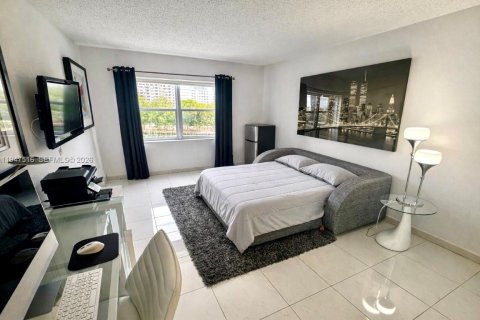 Condominio en venta en Hallandale Beach, Florida, 2 dormitorios, 105.44 m2 № 2003947 - foto 14