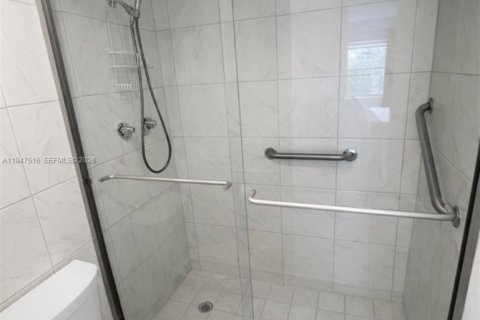 Condominio en venta en Hallandale Beach, Florida, 2 dormitorios, 105.44 m2 № 2003947 - foto 21