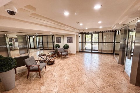 Condominio en venta en Hallandale Beach, Florida, 2 dormitorios, 105.44 m2 № 2003947 - foto 30