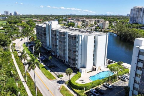 Condominio en venta en Hallandale Beach, Florida, 2 dormitorios, 105.44 m2 № 2003947 - foto 23