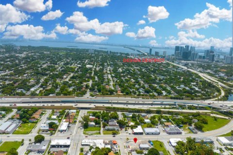 Коммерческая недвижимость в Майами, Флорида № 2034706