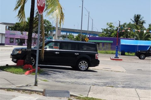 Купить коммерческую недвижимость в Майами, Флорида № 2034706 - фото 2