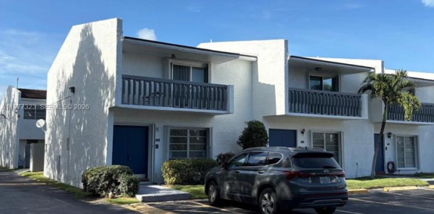 Кондоминиум с 3 спальнями в Пальметто-Бей, Флорида № 2048164