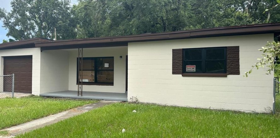 House in Orlando, Florida 4 bedrooms, 94.3 sq.m. № 1819023