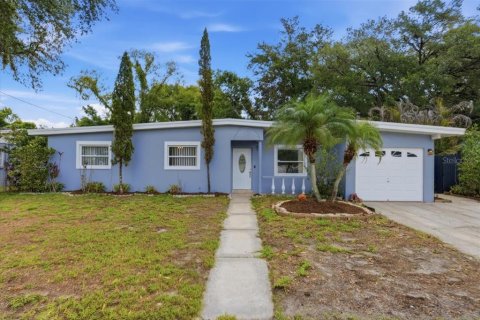 House in Tampa, Florida 3 bedrooms, 125.33 sq.m. № 2319258