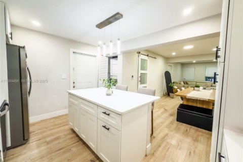 Casa en venta en Fort Lauderdale, Florida, 3 dormitorios, 128.48 m2 № 1992571 - foto 7