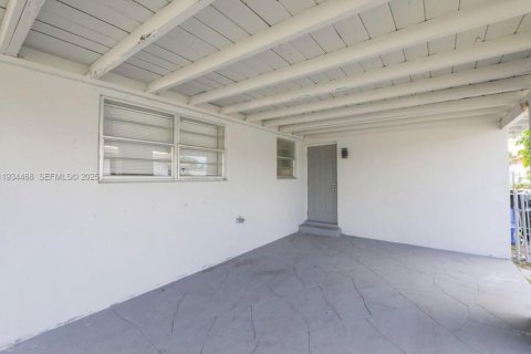 Casa en venta en Fort Lauderdale, Florida, 3 dormitorios, 128.48 m2 № 1992571 - foto 3