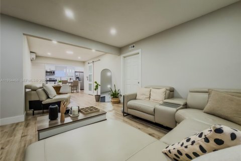 Casa en venta en Fort Lauderdale, Florida, 3 dormitorios, 128.48 m2 № 1992571 - foto 13